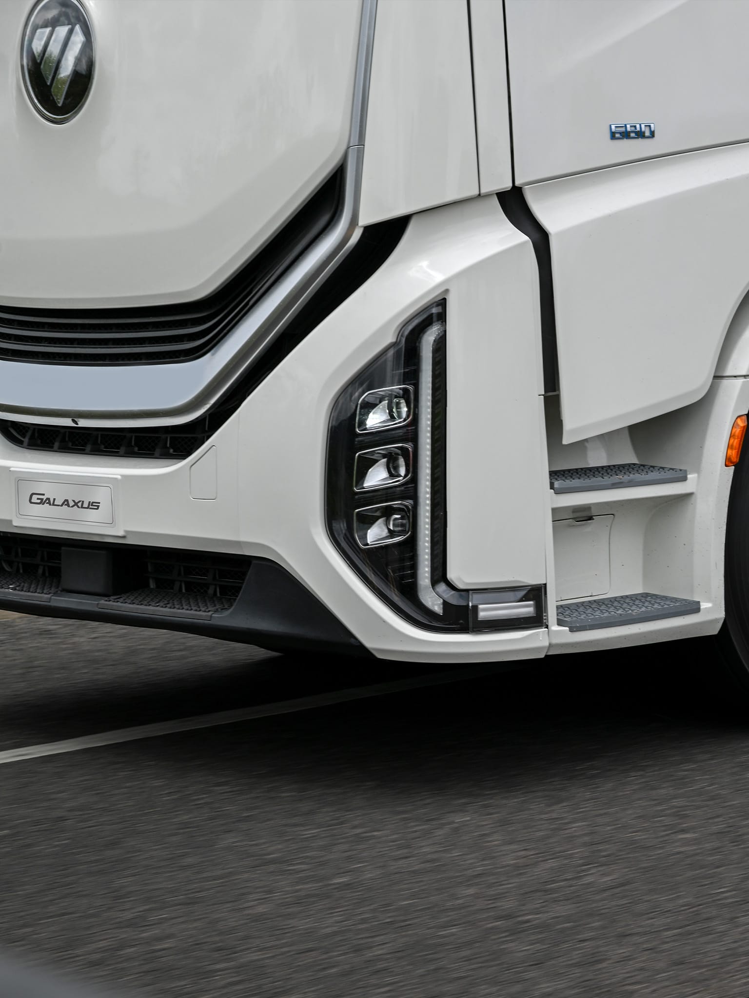 Detalle frontal y lateral del Foton Galaxus